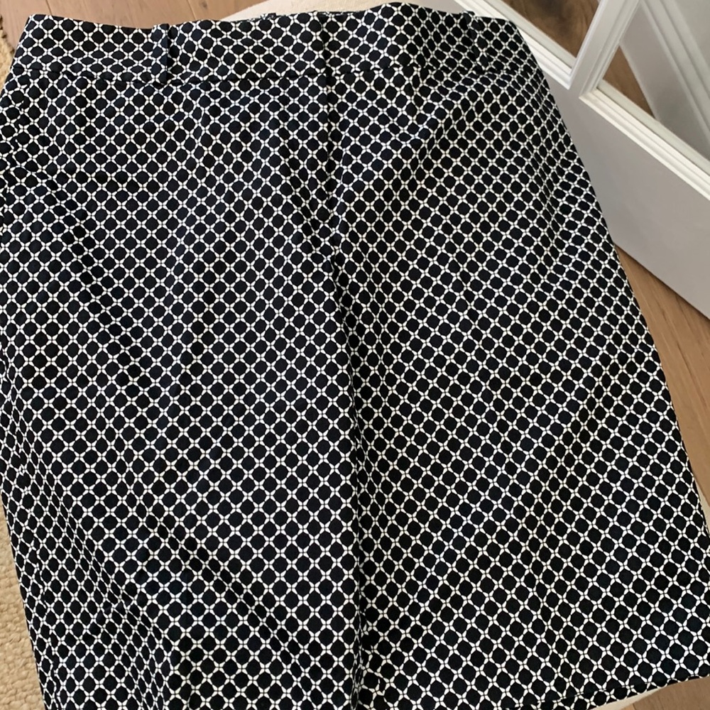Talbots ladies black and white shorts.Like new, super cute